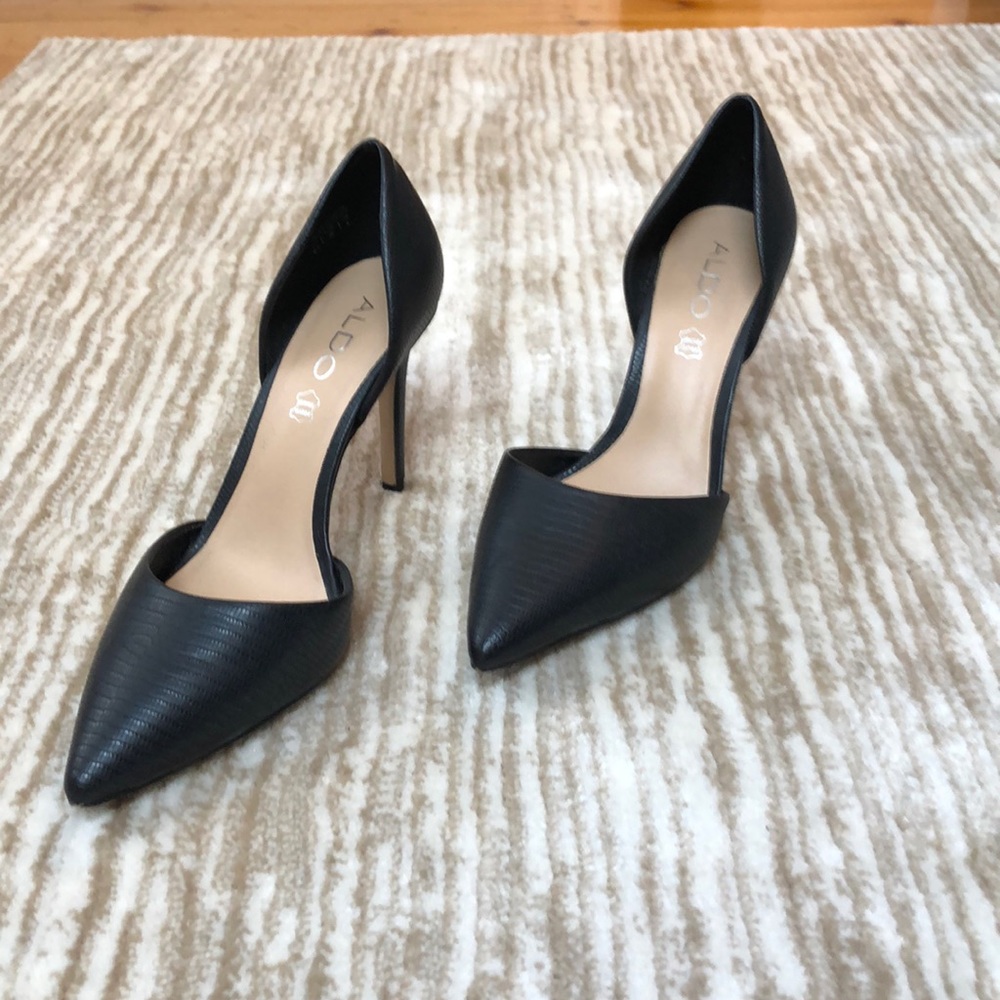 Also simple black heels.